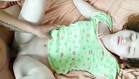 El Pervertido De Mi Padrastro Me Encuentra Descansando Y Me Da Una Follada Deliciosa Y Me Deja El Cono Lleno De Leche 10 Min